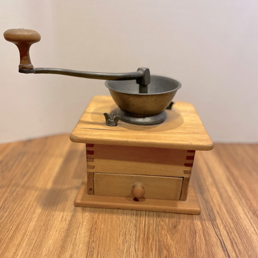 Antique coffee grinder- working